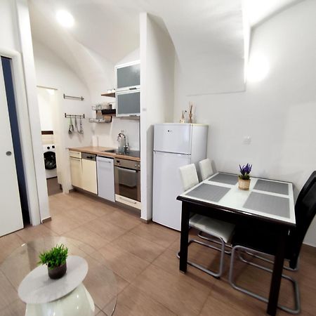 Studio Apartment Sisters 3-4 Ljubljana Buitenkant foto