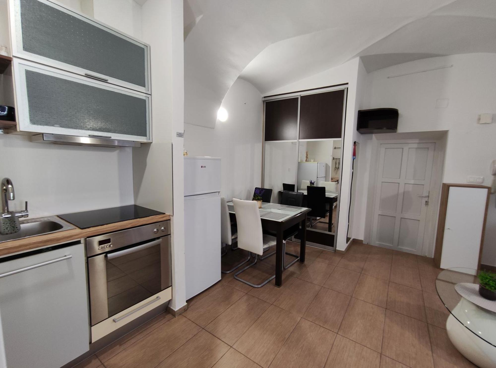 Studio Apartment Sisters 3-4 Ljubljana Buitenkant foto