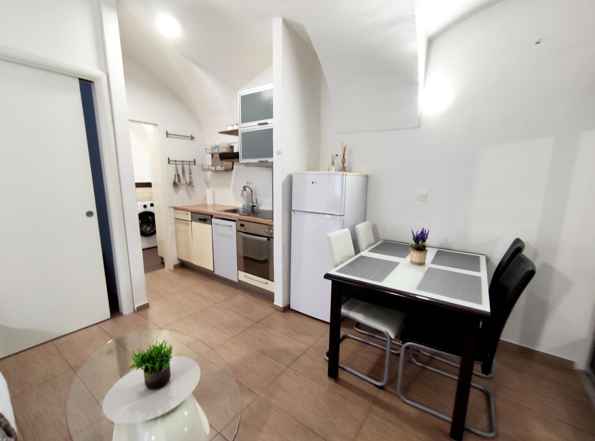 Studio Apartment Sisters 3-4 Ljubljana Buitenkant foto